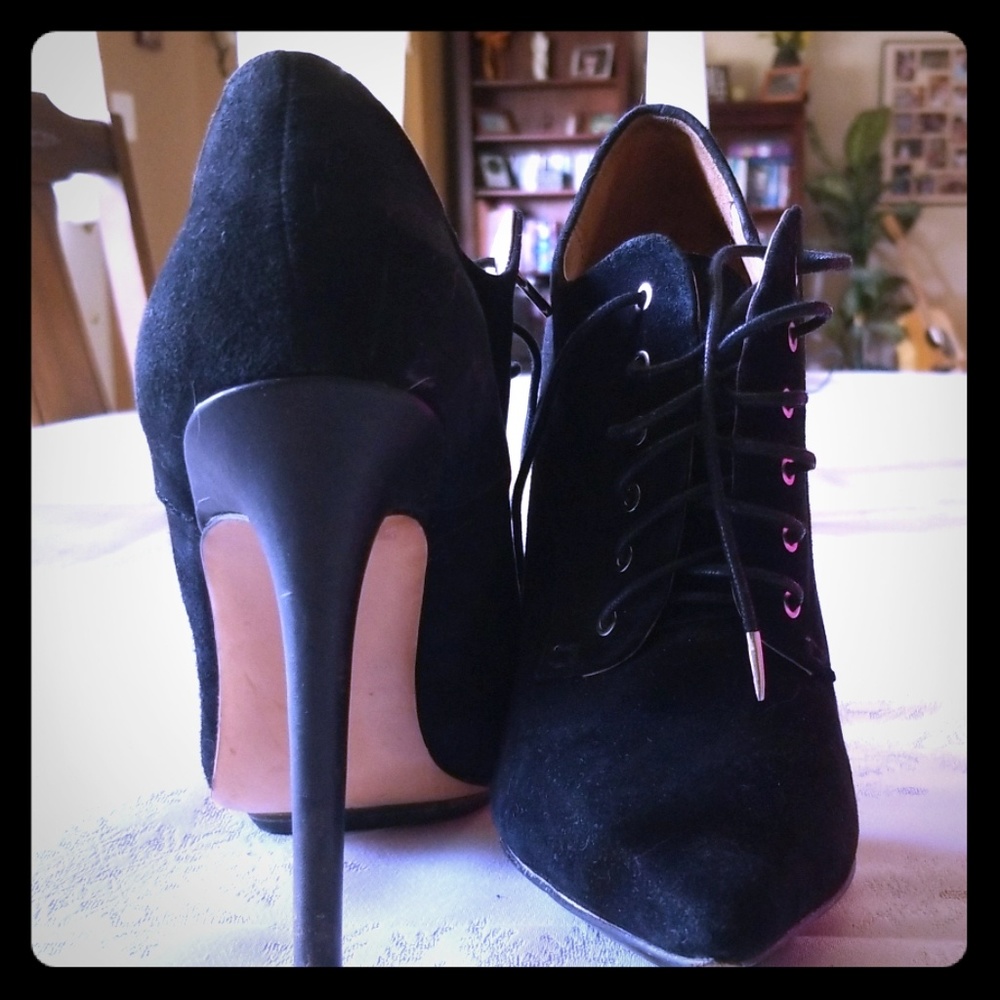 Women's ankle booties
